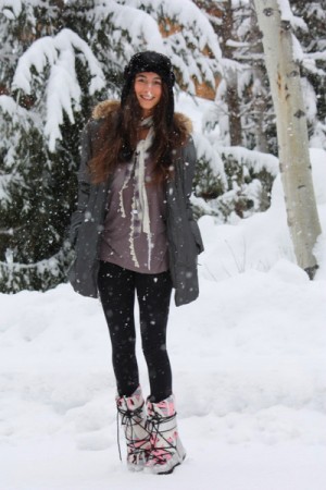 How To Wear Moon Boots (Winter Outfit Ideas) 